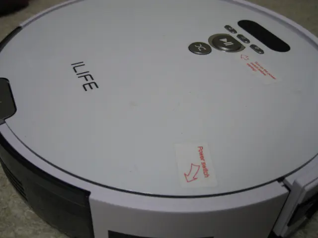 ILIFE A9とV8eロボット掃除機比べてみました 比較 1年間使用した感想