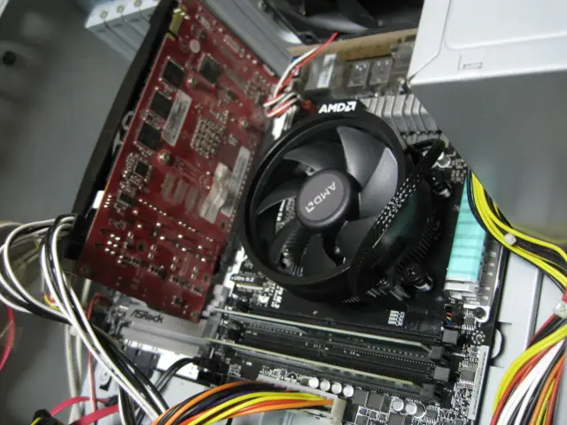 Ryzen 3200G （CPUのみ、クーラー無し) RyzenのCPUをクーラー・ファンなしで起動してみたら…BIOS起動後すぐ